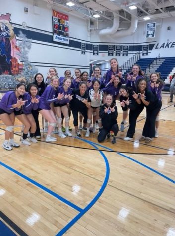 The Niles North Girls varsity volleyball team defeats Rolling Meadows in game one of Regionals. 