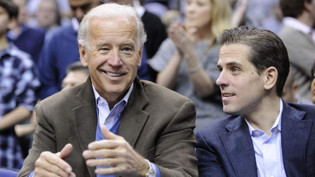 Hunter Biden with his father, Joe Biden at a basketball game in 2010