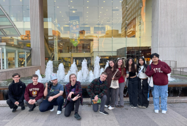 North Star journalists pose in front of the fountain located outside the Westin Kansas City at Crown Center (pictured left to right: Henry Rothenbach, Aiden Stanciu, James Prizant, Griffin Larson-Erf, Reed Larson-Erf, Penelope Roewe, Emily Mathree, Lily Howard, Annie Tumang, Tenzin Choenyi)