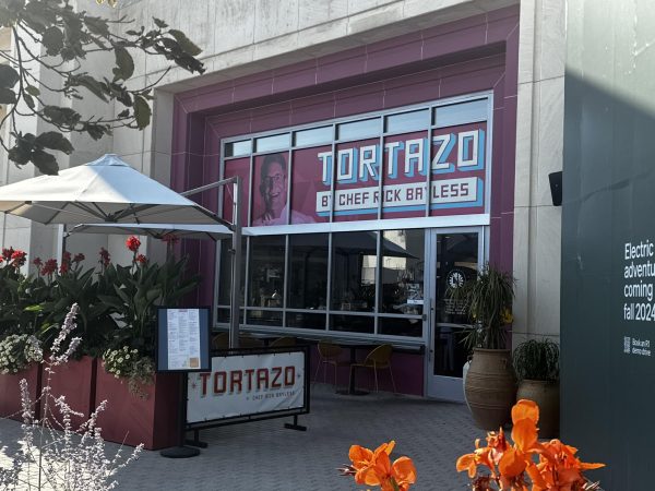 On May 25, 2024, Old Orchard Mall introduced Skokie to Tortazo, a rebranding of another one of Rick Bayless’ Mexican restaurants: Frontera Fresco. It sits between Macy’s and Levi’s, just past Potbelly’s.
